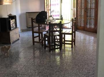 Casa · 234m² · 5 Ambientes · 2 Cocheras · Casa en Venta - 4 Dorm. 3 Baños 2 Cocheras - 440 m² - Necochea