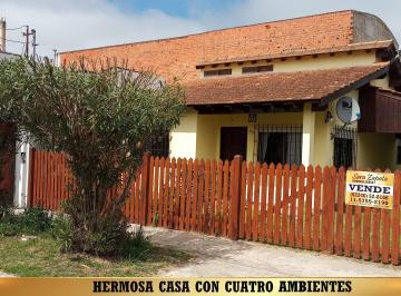 Casa de 4 ambientes, Mar del Tuyú · Calle 72 E/ 2 y 3 Mar del Tuyú Vende Casa 4 Ambientes Sara Zapata Inmobiliaria
