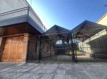Casa · 260m² · 4 Ambientes · 3 Cocheras · Casa 4 Ambientes en Venta en La Matanza con Jardín