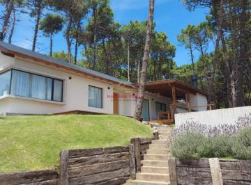 Casa · 142m² · 5 Ambientes · 2 Cocheras · Casa en Venta en Pinamar "La Cabaña Familiar". a Estrenar. Barrio Pioneros.