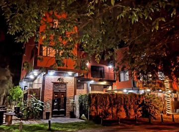 Edificio · 470m² · 14 Ambientes · Edificio Comercial en Venta - 4 Departamentos 2 Locales - 500 m² - Canning