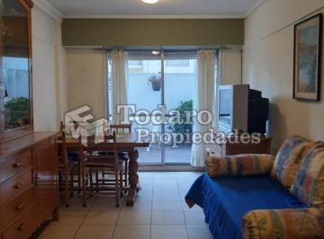 Departamento · 57m² · 2 Ambientes · Excelente 3 Ambientes con Patio Super Luminoso. Plaza Colon