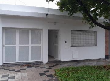 Casa · 60m² · 3 Ambientes · Cullen 1453. Alquiler Zona Oeste. un Dormitorio. Cochera. Patio