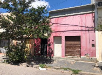 Casa · 77m² · 4 Ambientes · Venta Departamento + Locales Refaccionar Pueyrredón