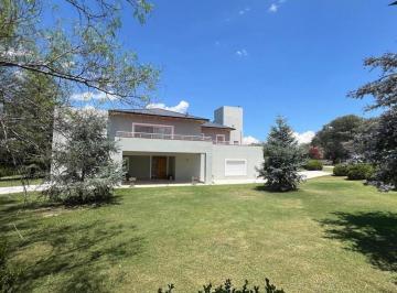 Casa · 496m² · 6 Ambientes · 2 Cocheras · Venta Casa Country Causana