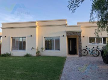 Casa · 125m² · 6 Ambientes · 4 Cocheras · Casa en Venta de Una Planta - San Ramiro Pilar del Este