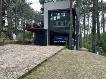 Casa · 450m² · 6 Ambientes · 1 Cochera · Casa Shekinah en Alquiler - Mar de Las Pampas