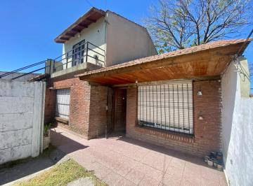 Casa · 221m² · 3 Ambientes · Latorre Prop. Vende Casa + Depto con Entrada de Vehiculo
