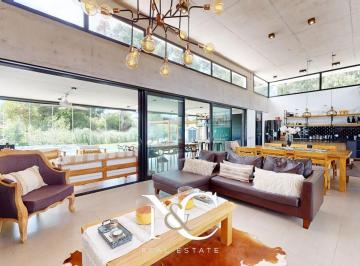 Casa · 270m² · 5 Ambientes · 2 Cocheras · Casa en Venta en Costa Esmeralda con Gas y Piscina