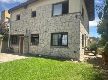 Casa · 160m² · 4 Ambientes · 1 Cochera · Hermosa Casa 4 Ambientes en Venta