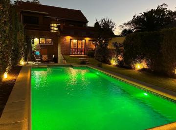 Casa · 395m² · 5 Ambientes · 1 Cochera · Casa en Parque Luro
