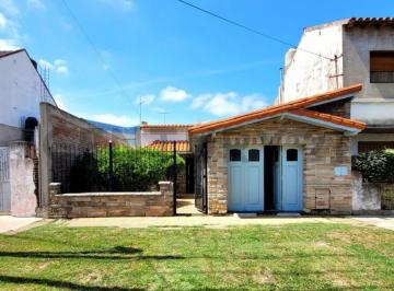 Casa · 293m² · 3 Ambientes · 1 Cochera · Venta de Casa 3 Ambientes en Valentín Alsina, Lanús