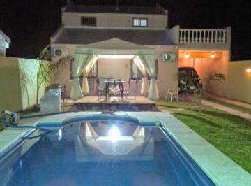 Casa de 4 ambientes, Hurlingham · Chalet 4 Amb. con Pileta y Playroom