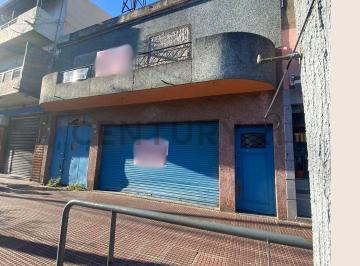 Casa · 323m² · 1 Cochera · Casa con Local en Venta