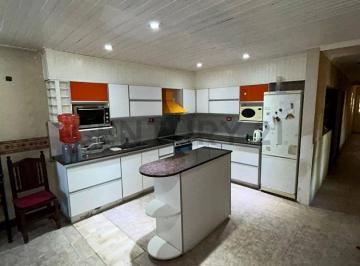 Casa · 202m² · 7 Ambientes · 1 Cochera · Casa en Venta