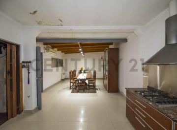 Casa · 180m² · 5 Ambientes · 1 Cochera · Venta Casa 3 Ambientes y Casa 2 Ambientes Bella Vista