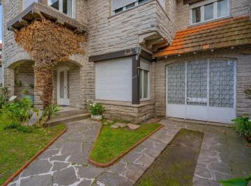 Casa · 233m² · 4 Ambientes · 2 Cocheras · Chalet 4 Ambientes Garage Parque Chauvin