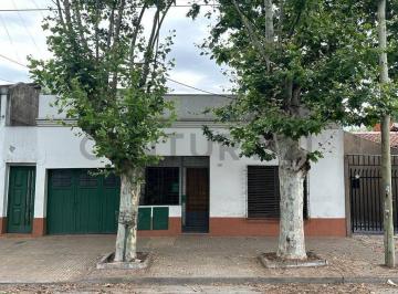 Casa · 140m² · 4 Ambientes · 1 Cochera · Venta Casa 4 Ambientes en Ciudadela - Tres de Febrero