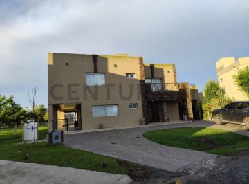 Casa · 331m² · 5 Ambientes · Venta Casa 5 Ambientes en Cruz del Sur - San Vicente