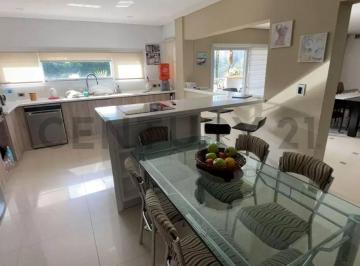 Casa · 300m² · 5 Ambientes · Casa en Venta 6 Amb 4 Dorm con Pileta Barrio Alvear Benavide