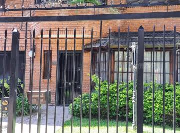 Casa · 330m² · 6 Ambientes · 1 Cochera · Casa Chalet en Alquiler en Acassuso, San Isidro, G. B. a. Zona Norte