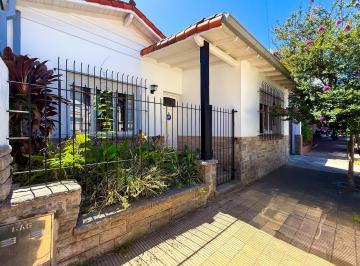 Casa · 333m² · 4 Ambientes · 4 Cocheras · Casa de 1 Planta en Alquiler, con Jardín y Cochera en San Fernando