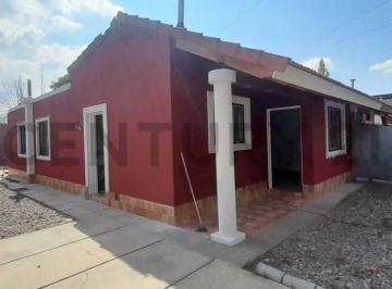 Casa · 90m² · 5 Ambientes · 2 Cocheras · Casa a La Venta en Barrio Altos de Drummond, Luján de Cuyo, Mendoza