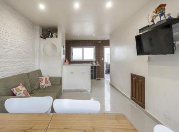 PH · 82m² · 4 Ambientes · PH en Dos Plantas, 3 Ambientes, Terraza, Jardín Al Frente, Patio, Cuarto de Herramientas, Baño y