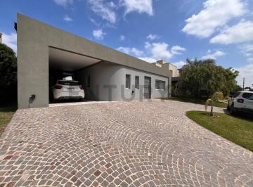 Casa · 174m² · 4 Ambientes · 3 Cocheras · Venta de Casa 4 Ambientes en Haras María Victoria