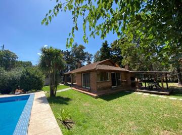 Casa · 150m² · 4 Ambientes · 2 Cocheras · Oportunidad! Casa Triple Frente. 4amb + Piscina.