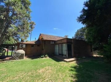Casa · 150m² · 4 Ambientes · 2 Cocheras · Oportunidad! Casa Triple Frente. 4amb + Piscina.