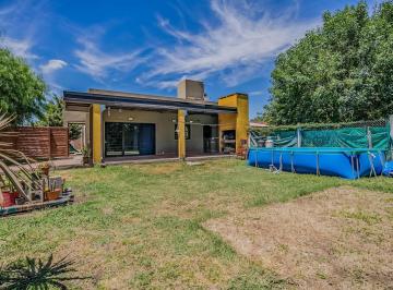 Casa · 111m² · 3 Ambientes · 2 Cocheras · Venta Casa de 3 Ambientes en Francisco Álvarez