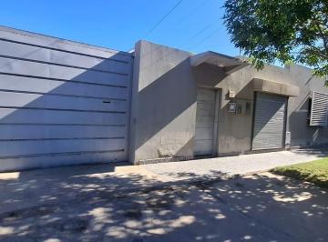 Casa · 847m² · 5 Ambientes · 5 Cocheras · Casa Mas Deposito en Pinar 385, Neuquén