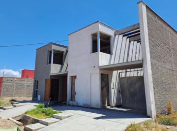Casa · 86m² · 4 Ambientes · 2 Cocheras · Dúplex en Venta a Estrenar - Maipú - 2 Dorm.