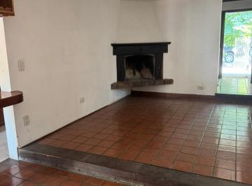 Casa · 4 Ambientes · 1 Cochera · Casa en Perrando 1145
