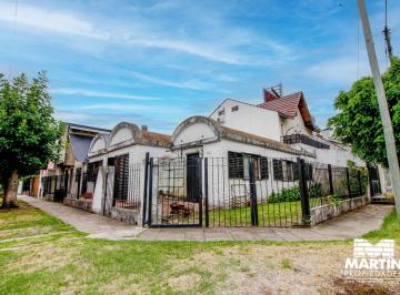 Casa · 180m² · 4 Ambientes · 1 Cochera · Casa en Venta en Boulogne Sur Mer. Son Dos Casas, Lote de 10x26. a Una Cuadra de Panamericana.