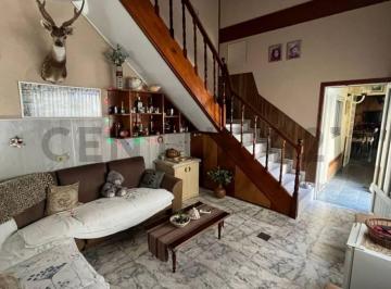 Casa · 260m² · 5 Ambientes · Excelente Propiedad en La Mejor Zona de Lomas del Mirador