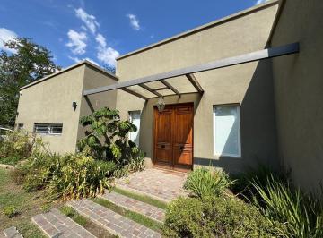 Casa · 137m² · 3 Ambientes · 1 Cochera · Venta Casa en B° Las Tranqueras, Bella Vista