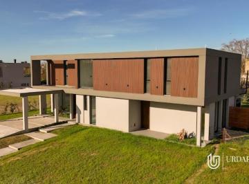 Casa · 1050m² · 5 Ambientes · 2 Cocheras · Casa en Venta en Pilará - La Diligencia - Urdapilleta Propiedades