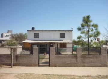 Casa · 85m² · 4 Ambientes · 2 Cocheras · Casa en Villa San Nicolas