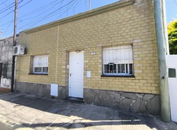 Casa · 113m² · 5 Ambientes · Casa de Dos Dorm. y Patio a m de Av Galicia.