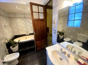 Departamento · 198m² · 6 Ambientes · Departamento Semipiso con Balcon Luminoso en Venta