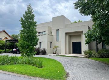 Vista frente · Venta Casa San Jorge Village. Estilo Moderno. Impecable!