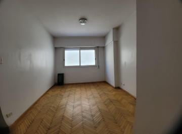 Departamento de 2 ambientes, Colegiales · Colegiales: 2 Amb. Amplios en Excelente Estado! Conde 700