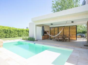 Casa · 149m² · 6 Ambientes · 2 Cocheras · Casa de 3 Dorm. y 2 Cocheras en Puerto Roldán