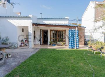 Casa · 120m² · 8 Ambientes · Venta - Casa 4 Dorm. - La Florida