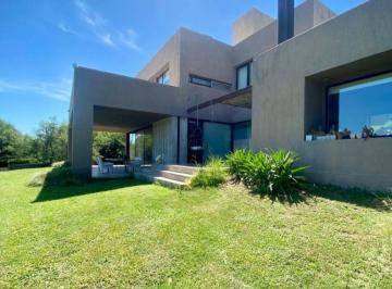 Casa · 430m² · 11 Ambientes · 2 Cocheras · Espectacular Casa en Venta en Barrio Las Lomitas. Villa Allende