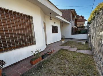 Casa · 247m² · 5 Ambientes · 1 Cochera · Amplia y Hermosa Casa 2dorm C/ Cochera - B° Las Palmas