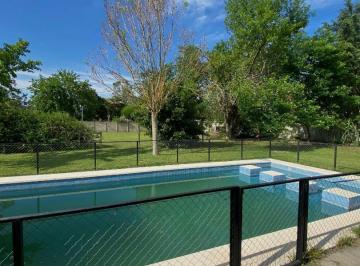 Casa · 230m² · 5 Ambientes · 7 Cocheras · Casa Quinta, con Lote de Gran Dimensión.