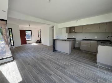 Casa · 103m² · 4 Ambientes · 1 Cochera · Venta - Casa en Roldan - 2 Dorm, Pileta y Cochera